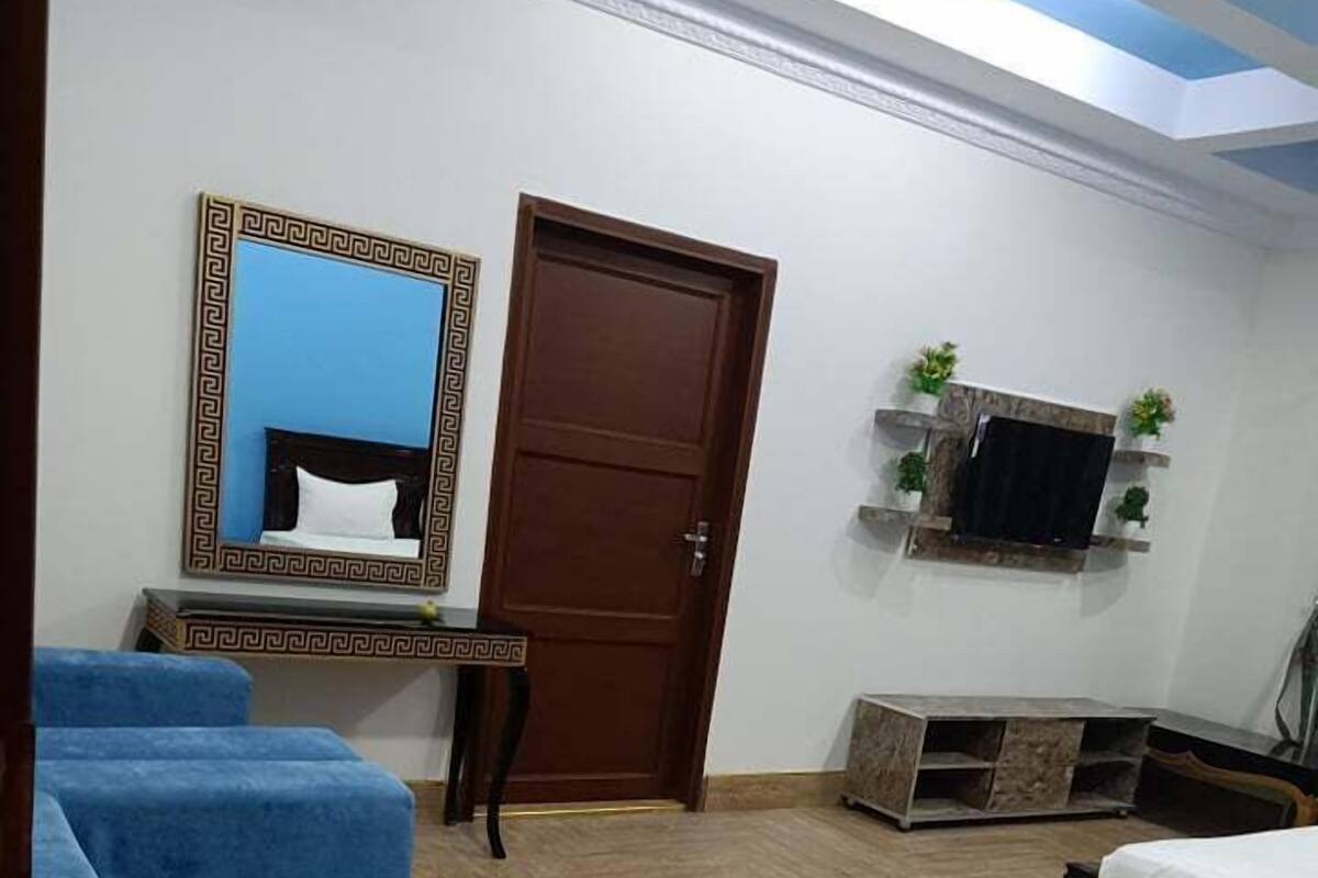 Family Suite | 1 bedroom, rollaway beds (surcharge), WiFi (free)
