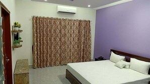Executive Double Room | 1 bedroom, rollaway beds (surcharge), WiFi (free) - Al Burhan Express Hotel (Lahore)