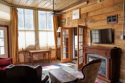 Charming and spacious mountain getaway in the heart of the San Juans.