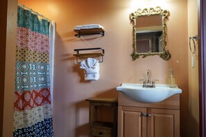 Dusche, Handtücher, Toilettenpapier