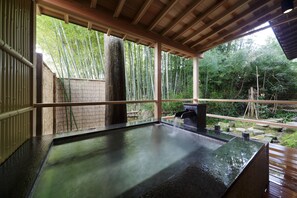Habitación de lujo, no fumadores, baño privado (JPN Style, TOKIWA, For6, Private Bath) | Baño | Artículos de higiene personal gratuitos y secador de pelo