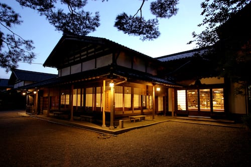 住宿正面 (夜晚)