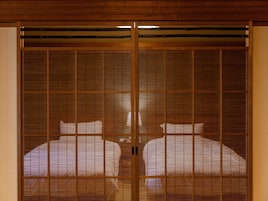 Habitación Deluxe, no fumadores (Japanese Style,KUTSUROGI NO MA,For 9) | Caja fuerte, cortinas opacas, tabla de planchar con plancha
