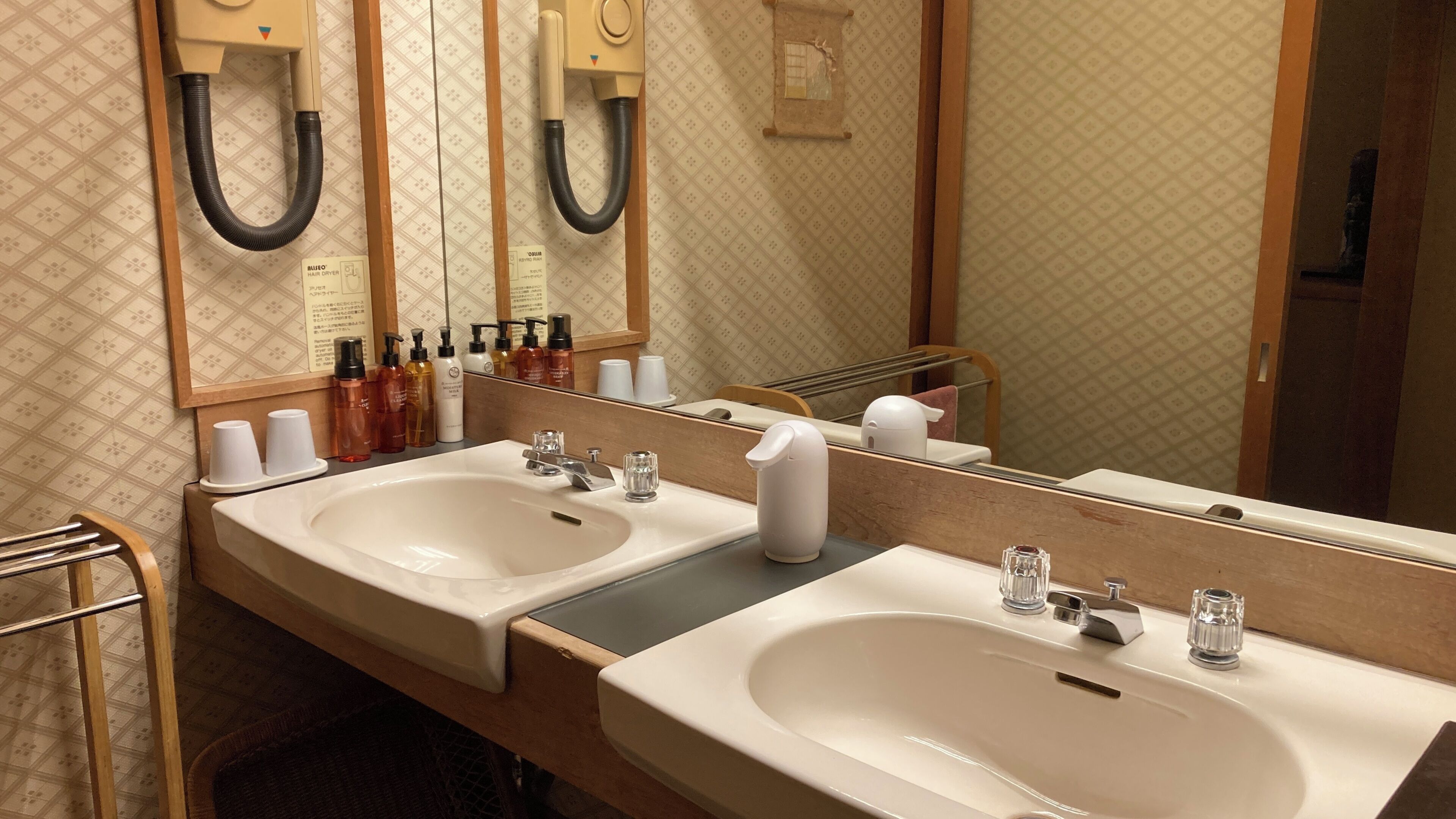 Kamar mandi | Perlengkapan mandi gratis dan pengering rambut