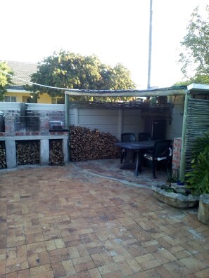 Outdoor dining - One  bedroom chalet flatlet  (Strand)