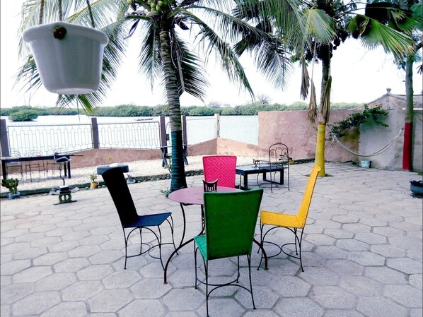 Breakfast, lunch, dinner served; local and international cuisine 