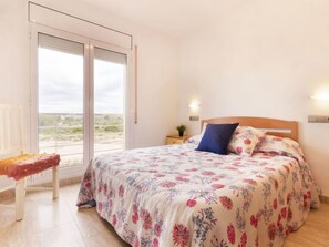 4 bedrooms, iron/ironing board, WiFi - Cap Roig by Interhome (L'Ampolla)