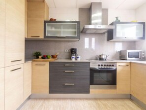 Réfrigérateur, four, lave-vaisselle