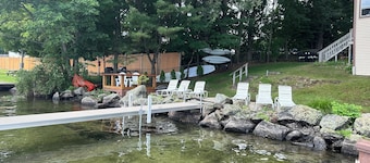 Cozy Cottage -Dock/Lake Access on Lake Winni 1 Bdrm/1Bath in downtown Meredith