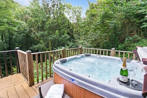 Outdoor spa tub - Riverside Lodge with Hot Tub. Walk to Lynton &  Lynmouth Towns. Free Parking. (Lynton)