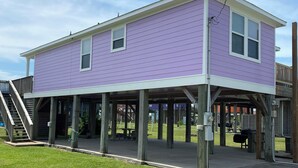 A two-story building with a flat roof and a covered patio area. - “THE SALTY OLIVE"  SHORT WALK TO THE BEACH, FUR BABIES WELCOMED (Bolivar Peninsula)