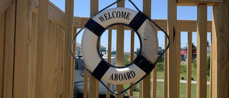 المنطقة المحيطة بالمنشأة