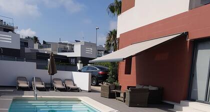 BEAUTIFUL MODERN VILLA PRIVATE POOL CLOSE TO THE BEACH, GOLF, SHOPS