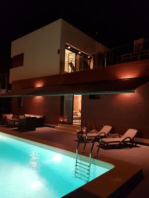 Outdoor pool, a heated pool