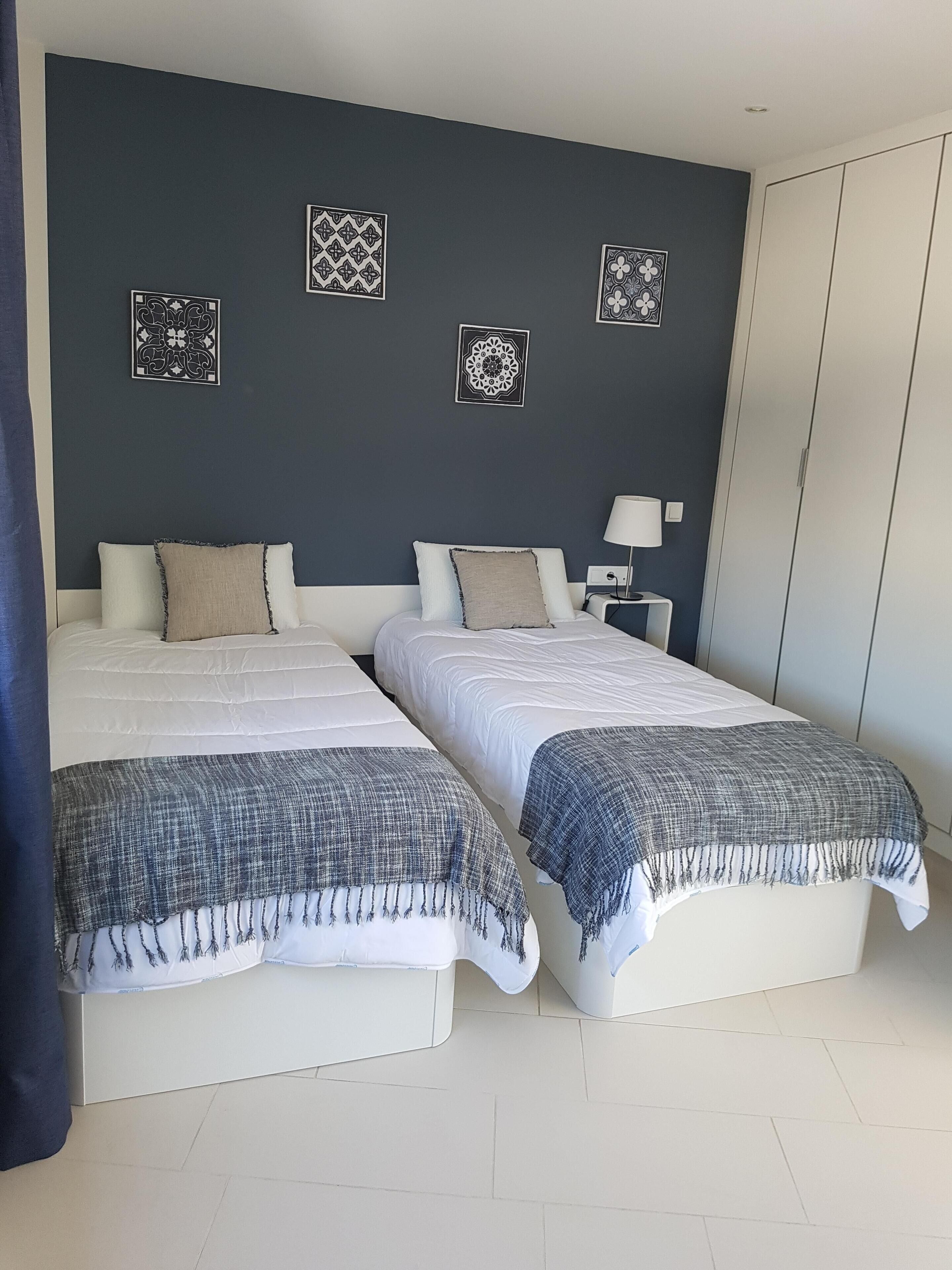 3 bedrooms, in-room safe, iron/ironing board, travel cot