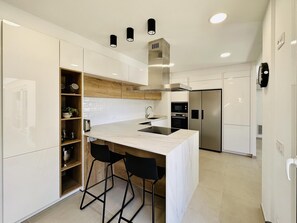 Fridge, microwave, oven, dishwasher - Olivera CostaBravaSi - Pool, A/C, BBQ, views (Santa Cristina d'Aro)