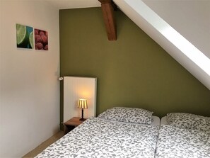 公寓客房 | 2 間睡房、書桌