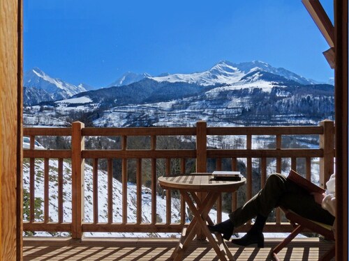 Contemporary chalet with exceptional views and exposure 4 minutes from St Lary Soulan