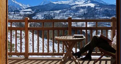 Contemporary chalet with exceptional views and exposure 4 minutes from St Lary Soulan