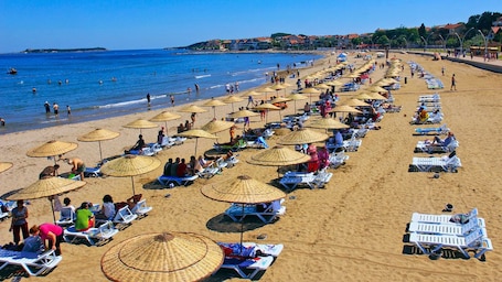 Beach nearby. Engin Otel