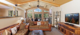 Keystone Large Family Home - Amazing Views, Rustic Charm - Hot Tub, Game Room