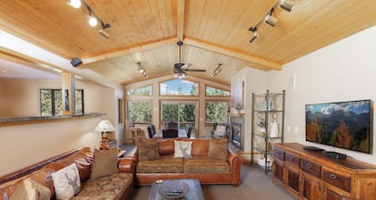 Keystone Large Family Home - Amazing Views, Rustic Charm - Hot Tub, Game Room