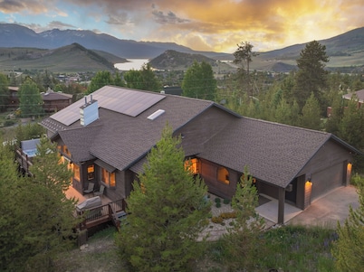 Keystone Large Family Home - Amazing Views, Rustic Charm - Hot Tub, Game Room