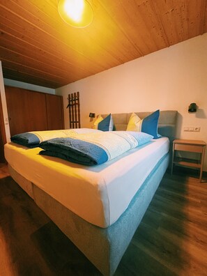 1 bedroom, internet, bed sheets - 5 Apartment Kienberg 35sqm, balcony, kitchenette, 1 bedroom, living room, 2 pers. (Ruhpolding)