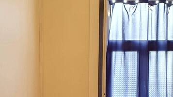 Economy Twin Room | Minibar, free WiFi, bed sheets
