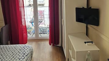 Deluxe Double Room, Balcony | Minibar, free WiFi, bed sheets