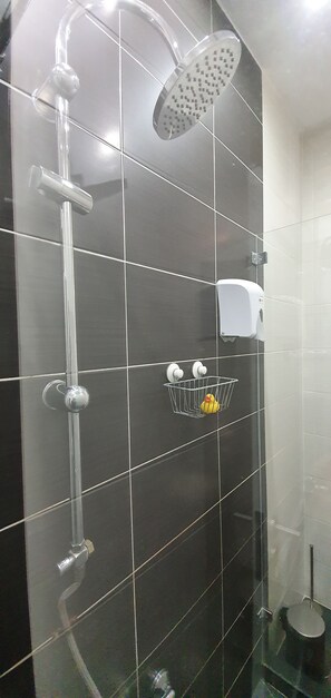 Bilik mandi berkongsi