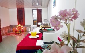 Daily buffet breakfast for a fee