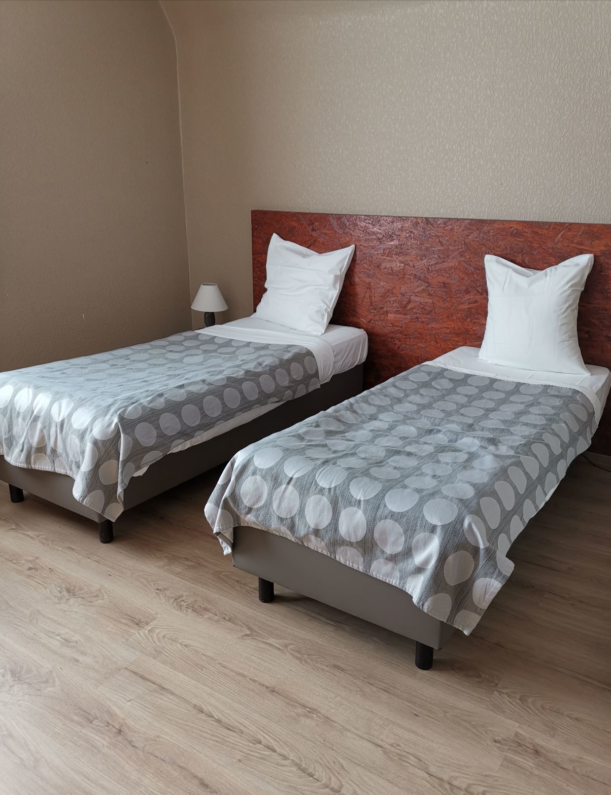 1 chambre, minibar, bureau, rideaux d’obscurcissement