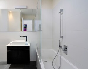 Bathroom - Elegant 3BR in White City by HolyGuest (Tel Aviv)