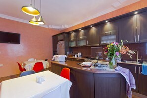 Tägliches inbegriffenes Frühstücksbuffet