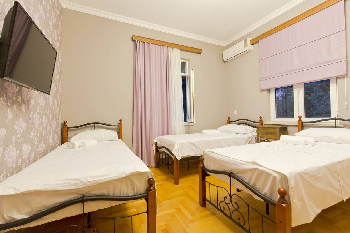 Design driepersoonskamer (01-3) | Een bureau, geluiddichte muren, gratis wifi