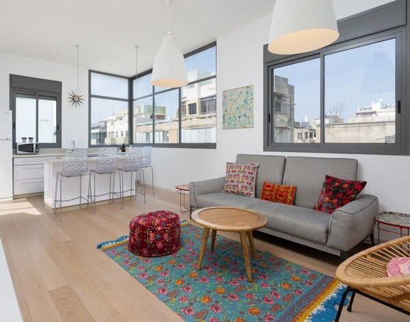 City Apartment | Living area