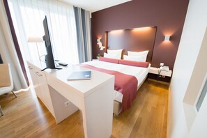 Comfort Double Room | Hypo-allergenic bedding, minibar, in-room safe, desk - Nymphe Strandhotel & Apartments (Binz)