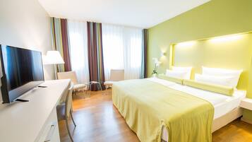 Allergikerbettwaren, Minibar, Zimmersafe, Schreibtisch