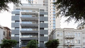Front of property - 3BR Penthouse on Rothschild by HolyGuest (Tel Aviv)
