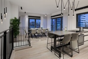 Panoramic-Apartment | Eigene Küche | Kühlschrank, Mikrowelle, Ofen, Herdplatte