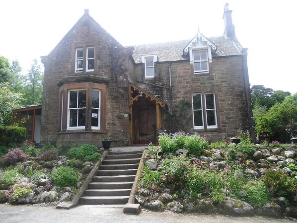 Front of property - The Ormidale Hotel (Isle of Arran)