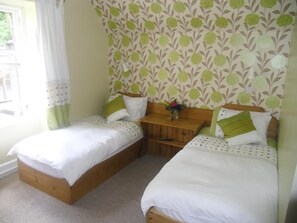 Twin Room | Iron/ironing board, free WiFi, bed sheets - The Ormidale Hotel (Isle of Arran)