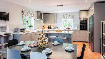 Bungalow, Ensuite, Partial Sea View | Restaurant
