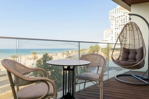 Balcony - Luxury 2BR on the water by HolyGuest (Tel Aviv)
