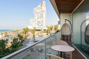 Balcony view - Luxury 2BR on the water by HolyGuest (Tel Aviv)