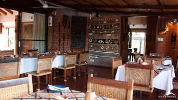 Se sirven desayunos, almuerzos y cenas; cocina local e internacional