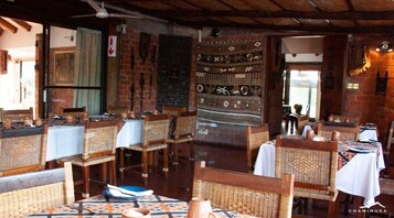 Se sirven desayunos, almuerzos y cenas; cocina local e internacional