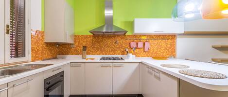 Appartement, 2 slaapkamers | Privékeuken | Kookgerei, borden en bestek