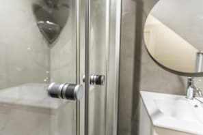 Apartment, 2 Bedrooms | Bathroom shower